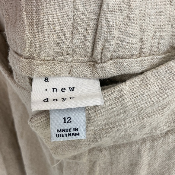 A New Day Linen Blend Khaki Tan Shorts Women's Size 12 Front Pockets Lightweight - Picture 3 of 7